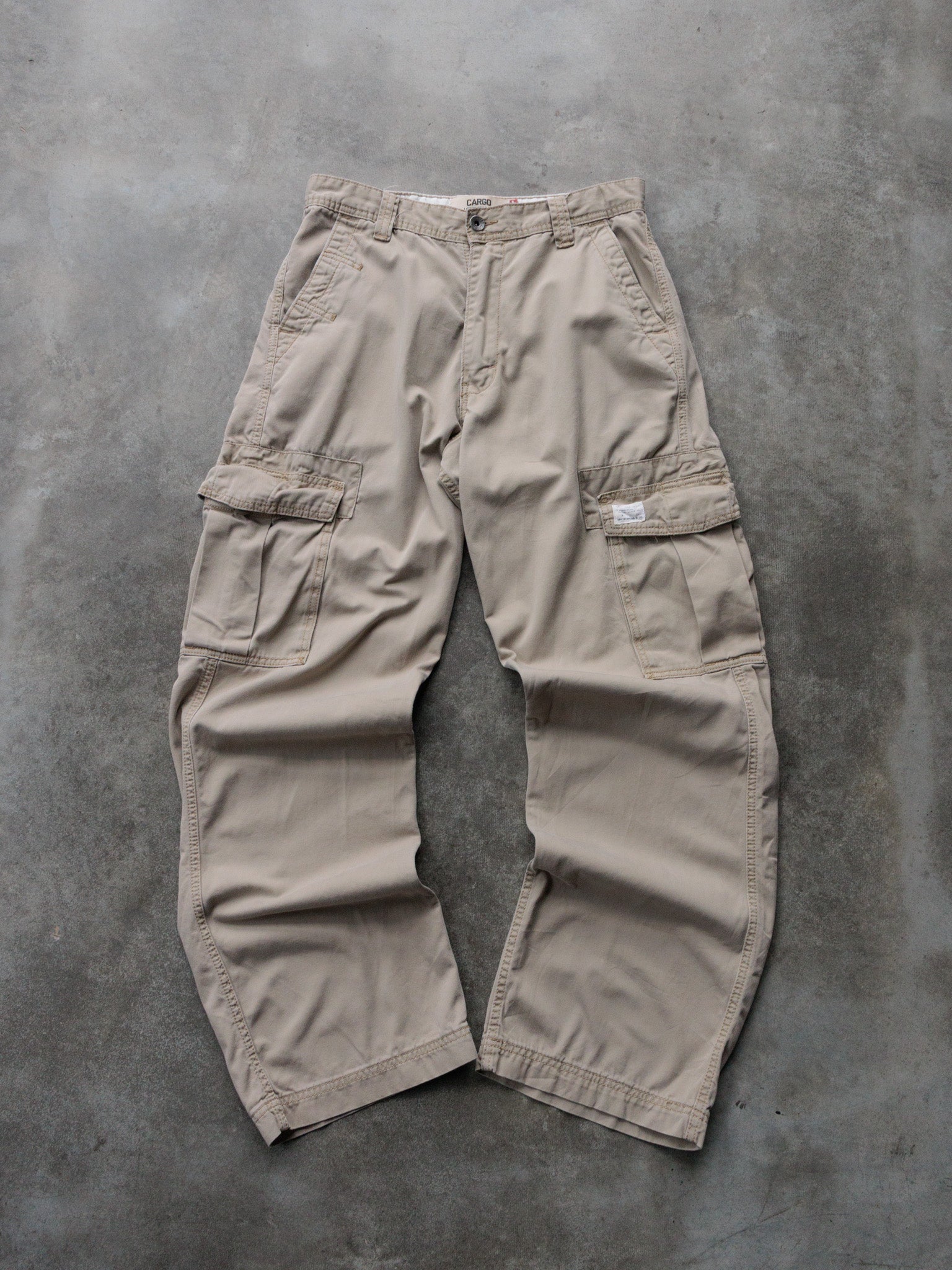 Vintage Beige Levi's Cargo Pants (W32)
