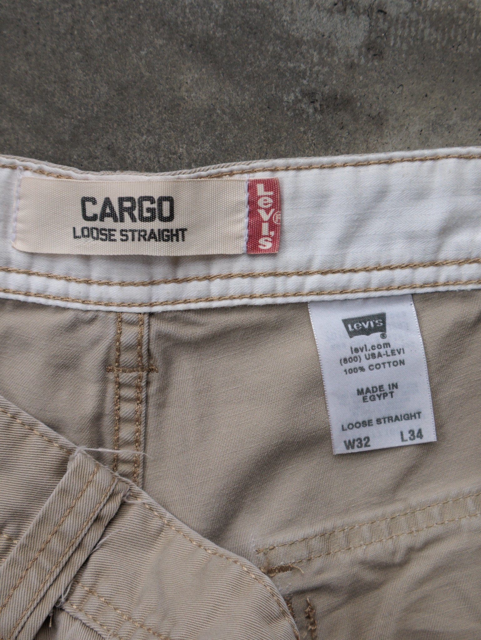 Vintage Beige Levi's Cargo Pants (W32)
