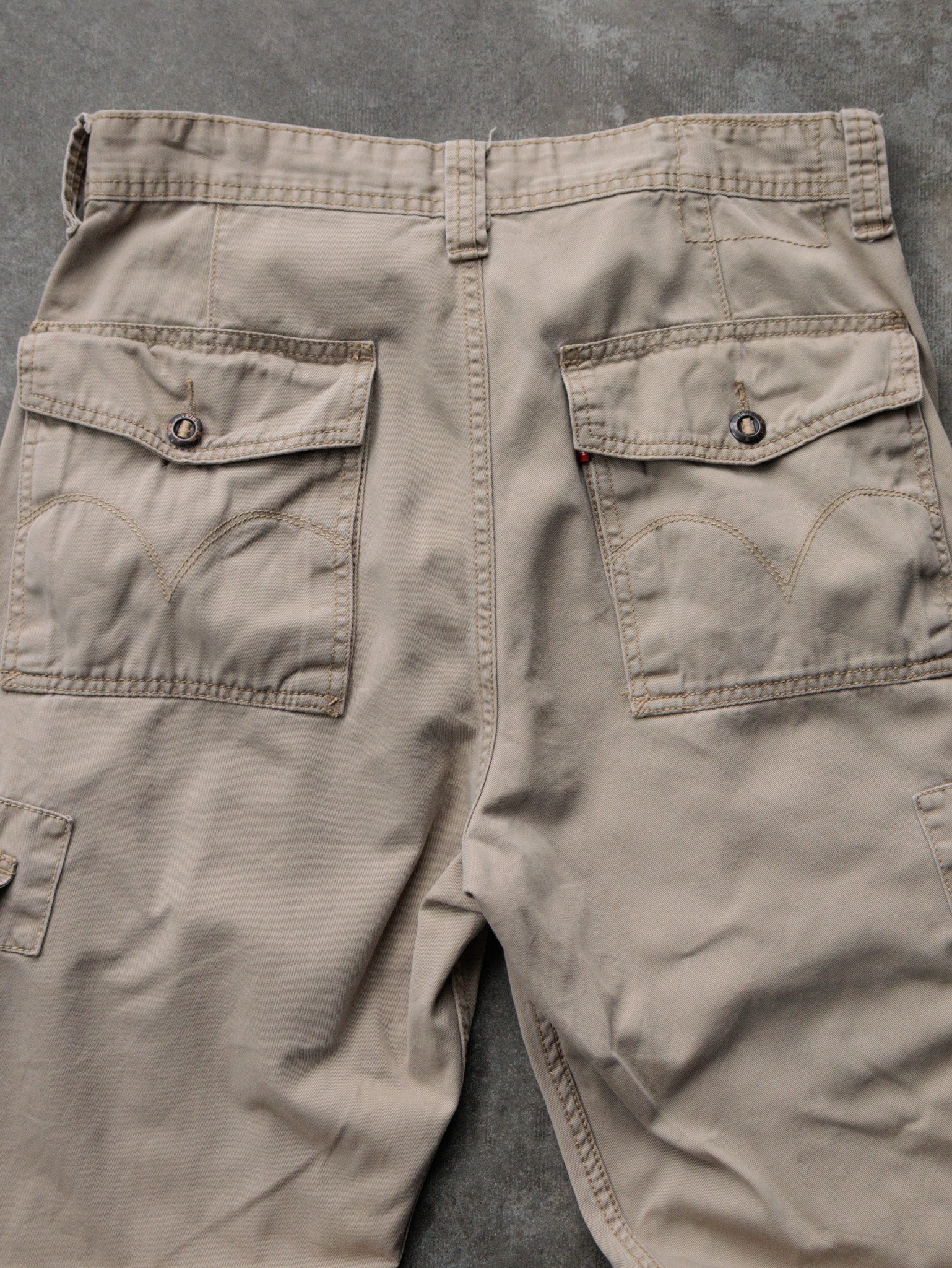 Vintage Khaki Levi's Cargo Pants (W32)